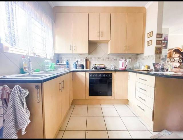 2 BEDROOM TOWNHOUSE FOR SALE IN BRENTWOOD